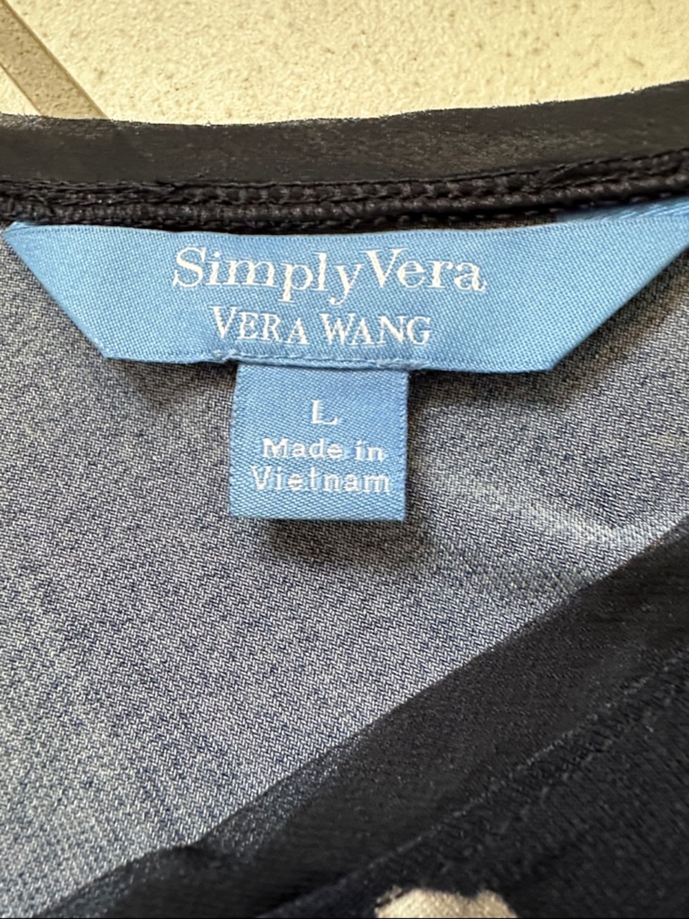 Simply Vera Soft flowing Navy Floral dress, Size L. Vera Wang - Picture 6 of 13